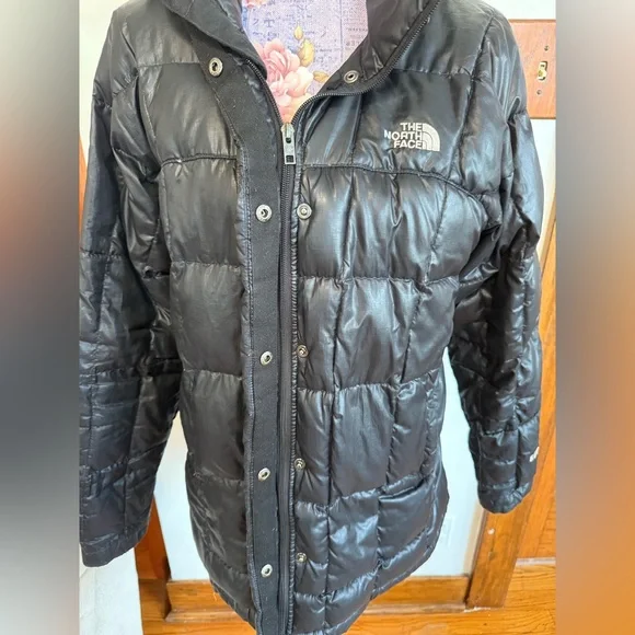 The North Face Women's Classic Black Puffer Coat - Picture 3 of 4
